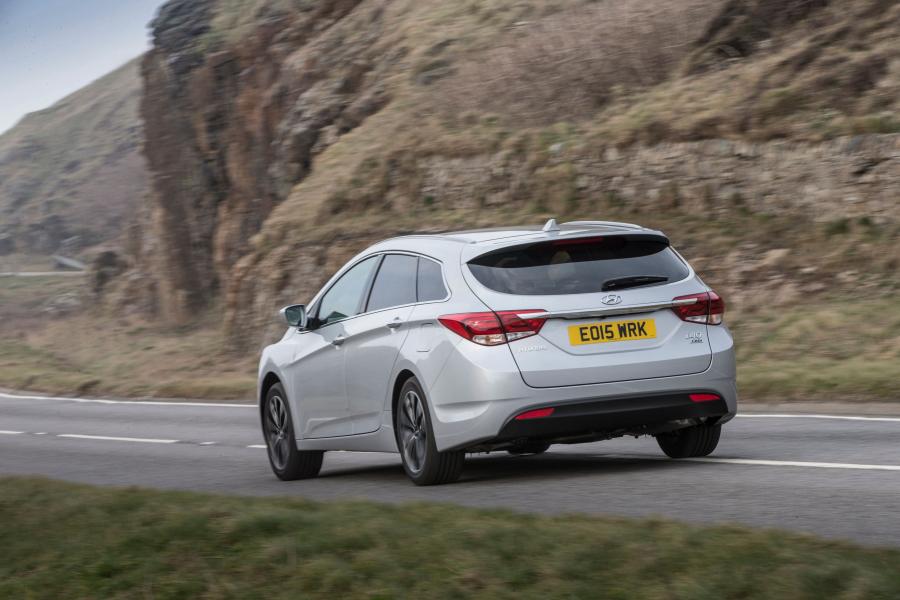  Hyundai i40 Wagon 2015 года  (UK) (фото 9 из 28)
